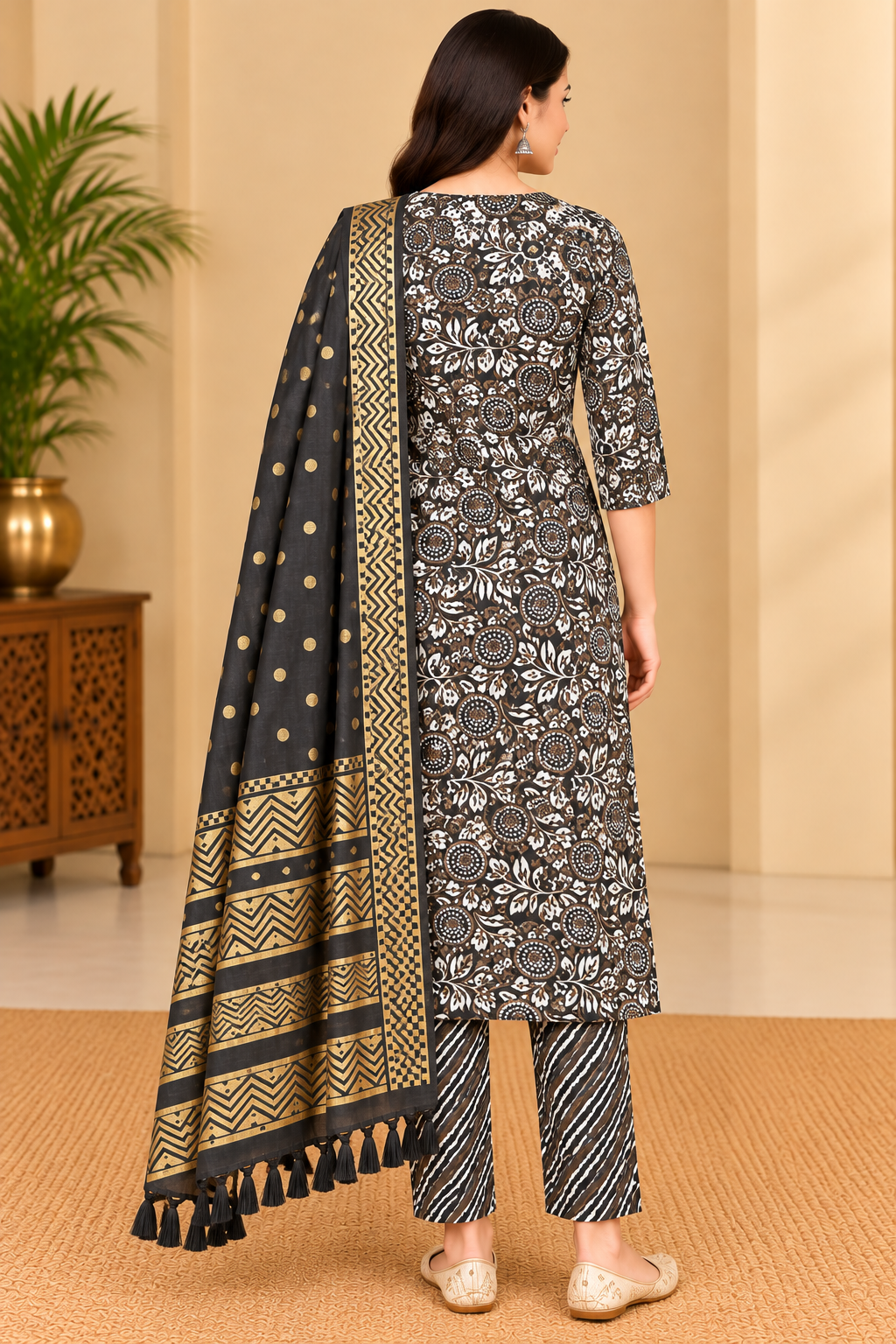Women's Black & White Floral Printed Kurta Pant Set with Black & Gold Dupatta Thumbnail
